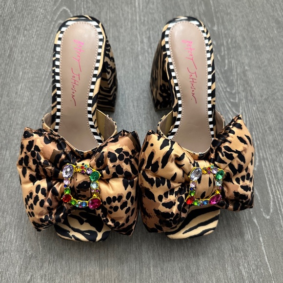 Betsey Johnson Leopard Print Heels - Picture 3 of 12